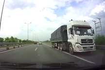 Đi ngược chiều trên cao tốc đã không còn là chuyện lạ?