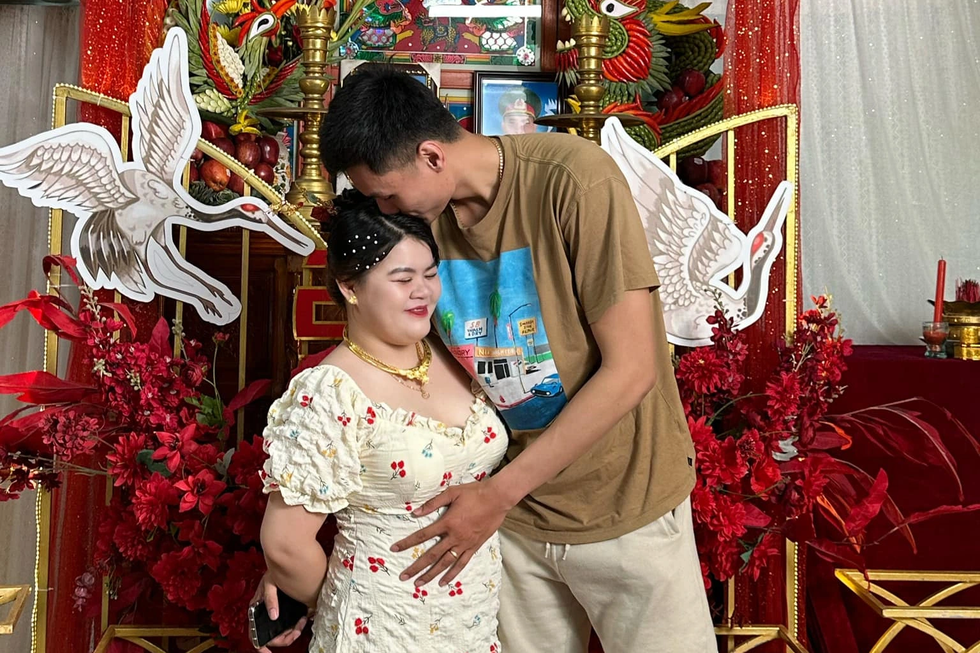 Mối tình "đũa lệch" của cầu thủ bóng rổ cao 2,03m và bà xã 1,62m