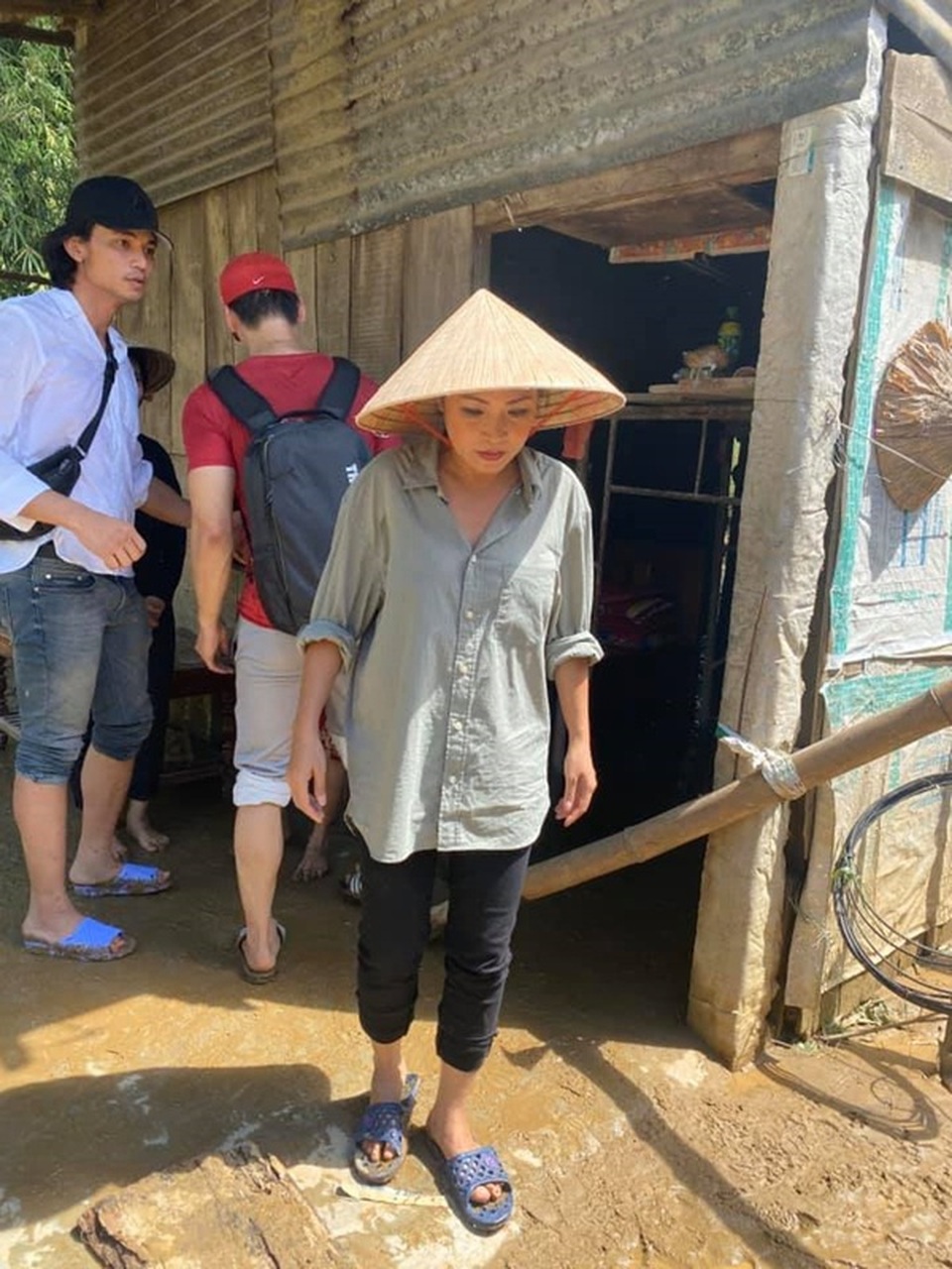 Ca sĩ Phương Thanh gỡ status ồn ào, công khai xin lỗi người dân Quảng Ngãi - 1 Ca sĩ Phương Thanh gỡ status ồn ào, công khai xin lỗi người dân Quảng Ngãi - 1