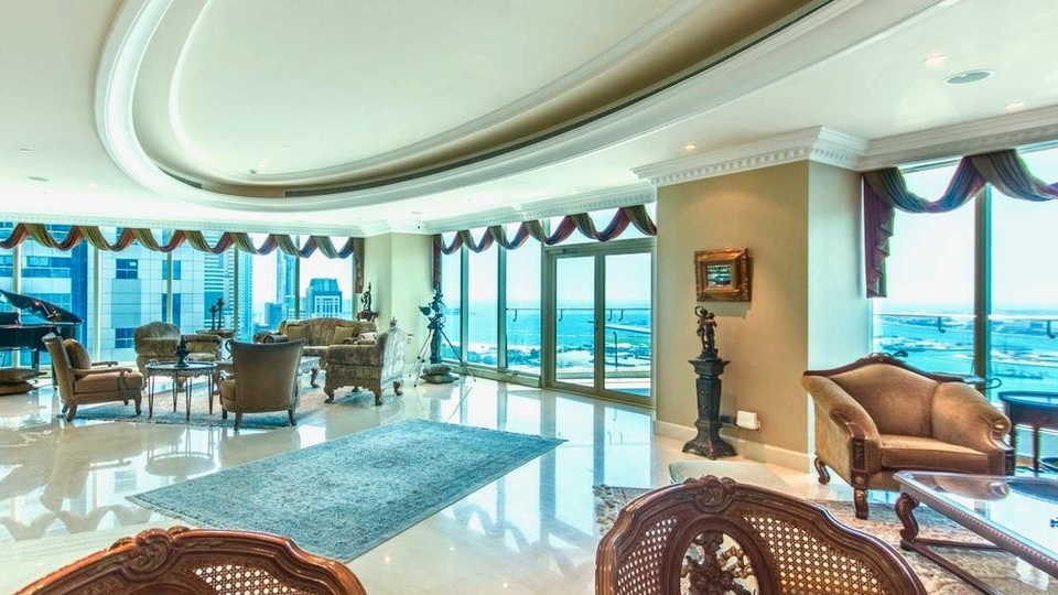 Cận cảnh penthouse 400 tỷ đồng, có cả nút bấm điều trực thăng ở Dubai - 1
