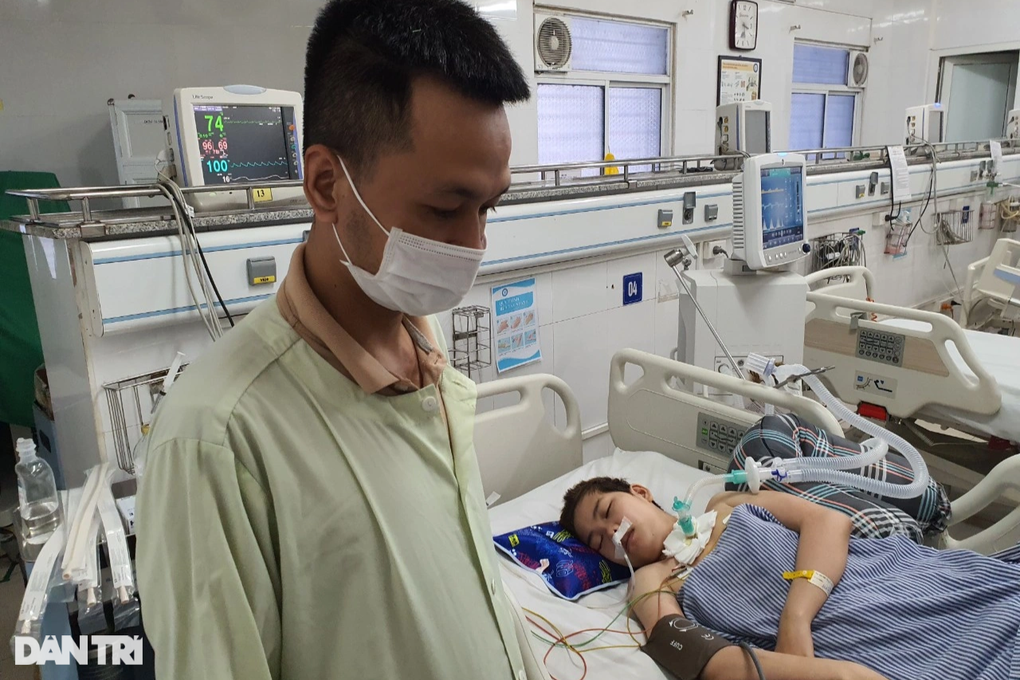 Đồng nghiệp kêu gọi nhà hảo tâm giúp đỡ bác sĩ Linh đang hôn mê - 4 Đồng nghiệp kêu gọi nhà hảo tâm giúp đỡ bác sĩ Linh đang hôn mê - 4
