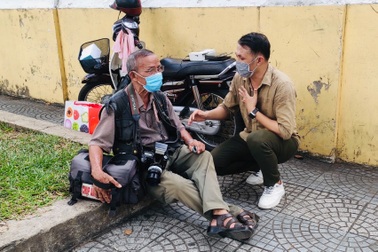 Người Sài Gòn trong "cơn bĩ cực" vẫn yêu thương, đùm bọc nhau