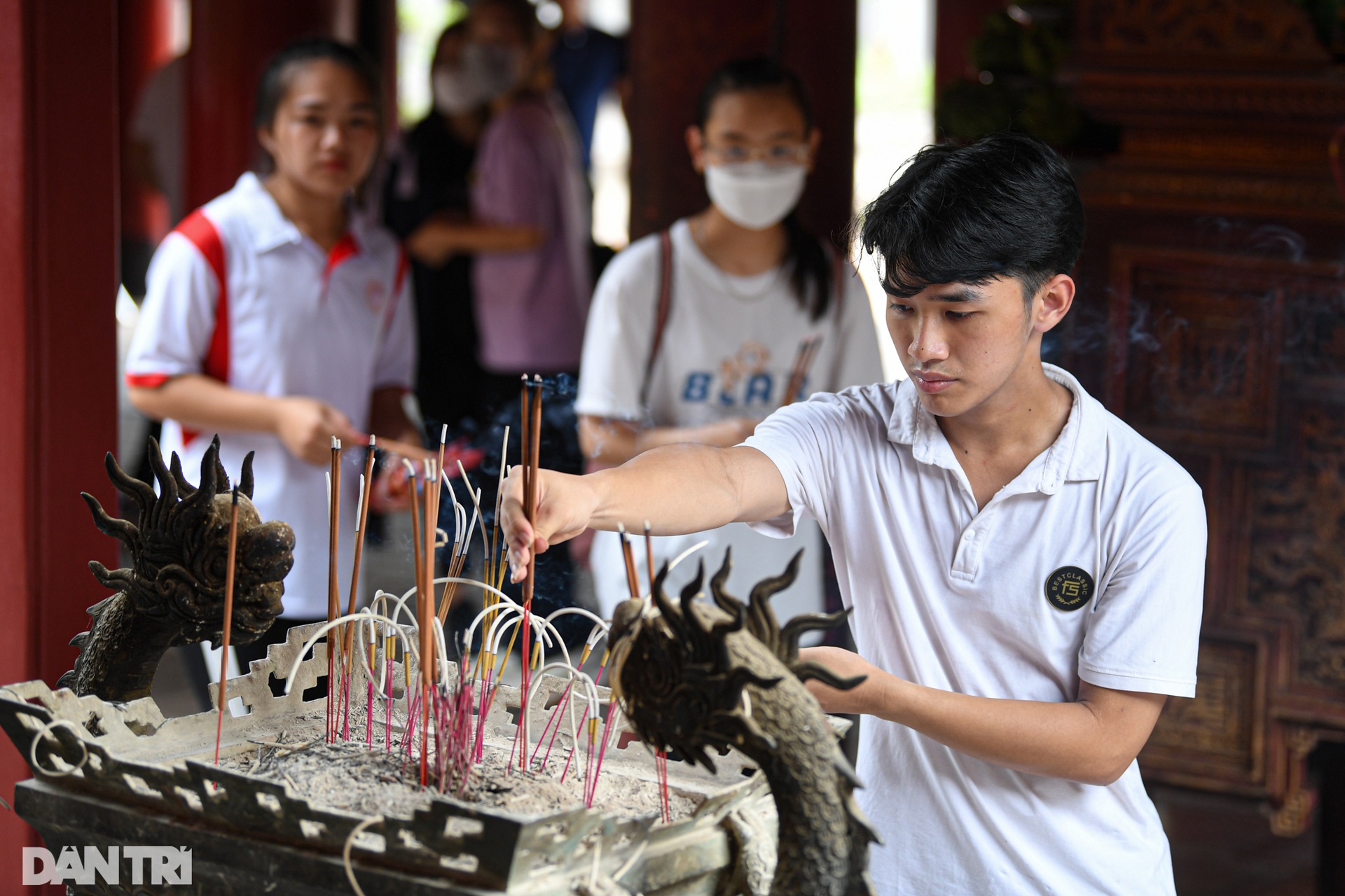 Không còn cảnh sĩ tử trèo rào xoa đầu rùa ở Văn Miếu trước mỗi kỳ thi - 6 Không còn cảnh sĩ tử trèo rào xoa đầu rùa ở Văn Miếu trước mỗi kỳ thi - 6