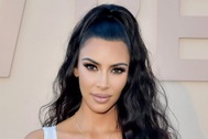 Kim Kardashian đưa gã đàn ông tặng... thuốc tránh thai khẩn cấp ra tòa