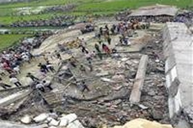 Bangladesh: Sập nhà máy, 6 người chết, 200 người mắc kẹt