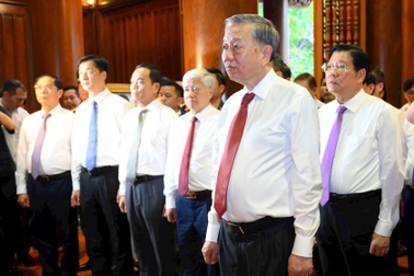 Tổng Bí thư Tô Lâm tưởng niệm Chủ tịch Hồ Chí Minh tại Khu di tích Kim Liên