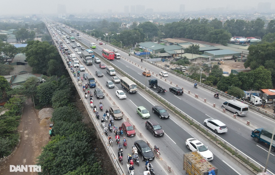 Tai nạn và ùn tắc xảy ra như “cơm bữa” trên cây cầu huyết mạch Thanh Trì - 2 Tai nạn và ùn tắc xảy ra như “cơm bữa” trên cây cầu huyết mạch Thanh Trì - 2