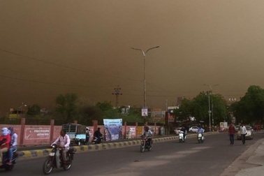 Bão bụi giết chết hàng chục người ở Ấn Độ