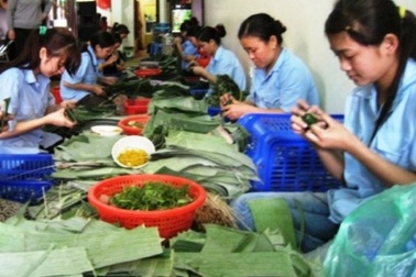 Đặc sản nem chua “cháy hàng” ngày cận Tết