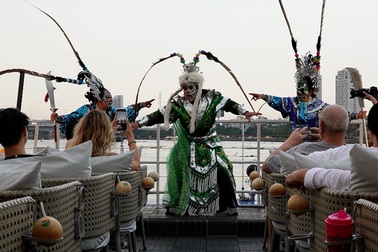 Nửa triệu đồng cho 45 phút đi du thuyền, xem hát bội trên sông Sài Gòn