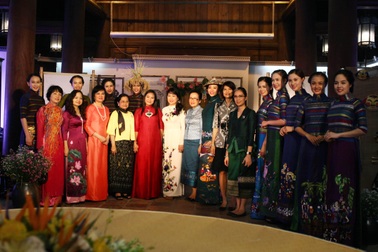 BST áo dài Lan Hương ra mắt phu nhân nguyên thủ các nước tới Hà Nội