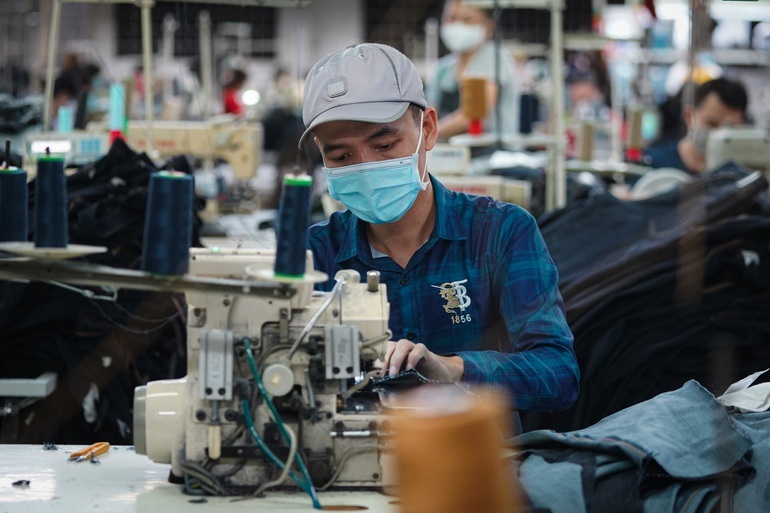 Ngân hàng, tài chính hút nhân lực nhờ mức lương dẫn đầu - 1 Ngân hàng, tài chính hút nhân lực nhờ mức lương dẫn đầu - 1