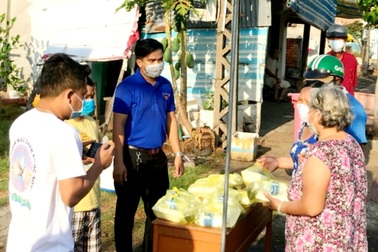 Những “suất cơm 0 đồng” làm ấm lòng người nghèo giữa thời dịch Covid-19