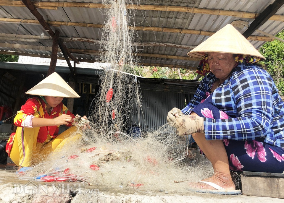 Kiên Giang: Lạ lùng nghề gỡ rối ở quần đảo Nam Du, già trẻ đều làm được - 6 Kiên Giang: Lạ lùng nghề gỡ rối ở quần đảo Nam Du, già trẻ đều làm được - 6