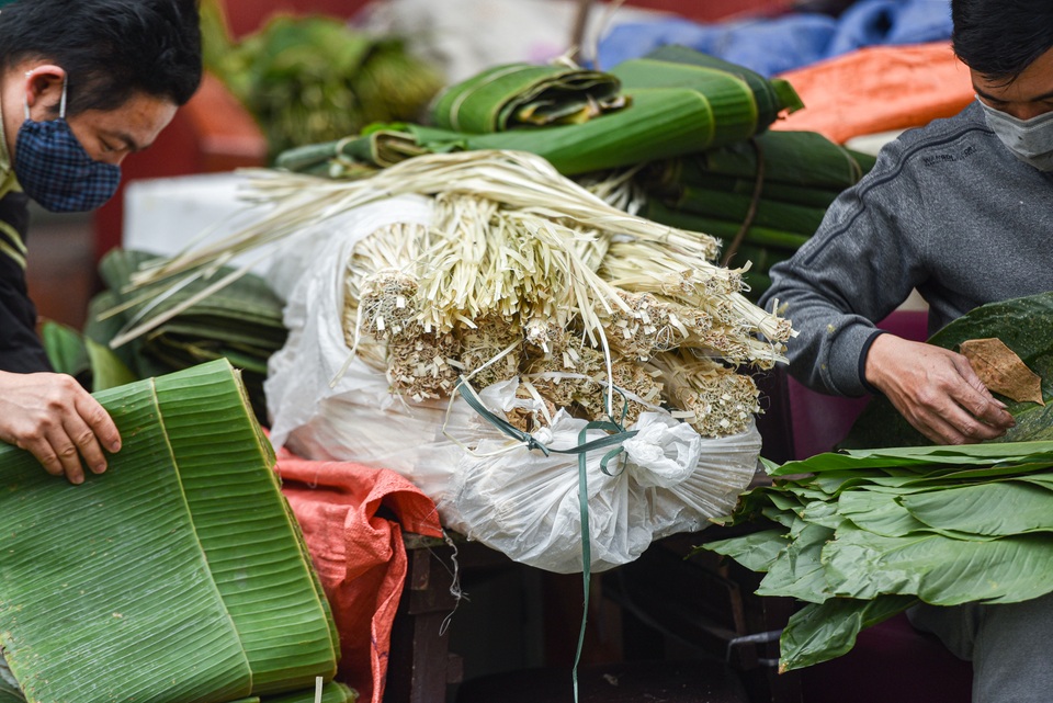 Phiên chợ họp ngày cuối năm, chỉ bán lá dong rừng, lạt tre ở Hà Nội - 11 Phiên chợ họp ngày cuối năm, chỉ bán lá dong rừng, lạt tre ở Hà Nội - 11