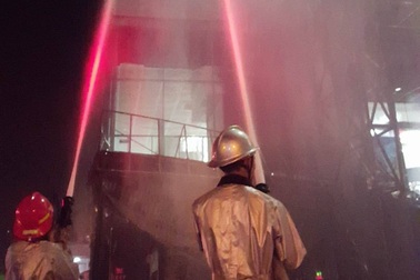 Cháy lớn tại quán trà sữa ở Hồ Gươm Plaza