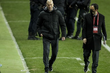 Real Madrid thua sốc trước "nhược tiểu", HLV Zidane sẽ bị "trảm"?