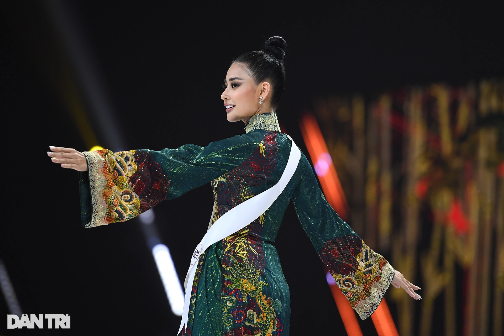 Ngắm top 41 thí sinh Hoa hậu Hoàn vũ Việt Nam lúc kín đáo, khi hở bạo - 11 Ngắm top 41 thí sinh Hoa hậu Hoàn vũ Việt Nam lúc kín đáo, khi hở bạo - 11