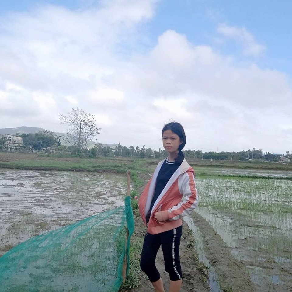 Nữ sinh thành hiện tượng mạng nhờ làm thơ thả thính vu vơ - 3 Nữ sinh thành hiện tượng mạng nhờ làm thơ thả thính vu vơ - 3