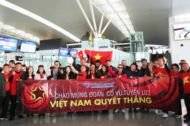 CĐV háo hức lên đường “tiếp lửa” U23 Việt Nam