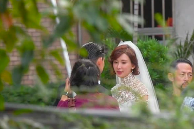 Lâm Chí Linh mặc váy cưới, tập luyện cho hôn lễ đặc biệt diễn ra vào hôm nay