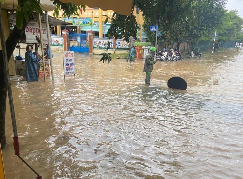 Nhiều nơi đang mưa lớn, các tỉnh thành miền Trung ứng phó bão Wutip - 1 Nhiều nơi đang mưa lớn, các tỉnh thành miền Trung ứng phó bão Wutip - 1