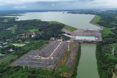 Ngắm hồ lớn nhất miền Nam, cung cấp 70% nước sinh hoạt vùng Đông Nam Bộ