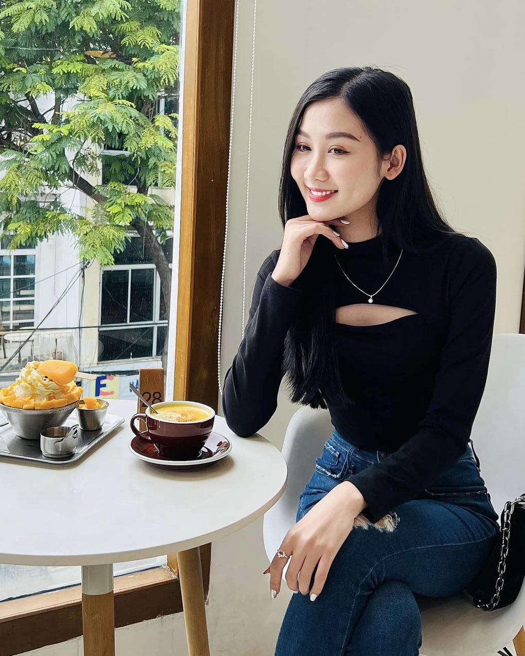 Nhan sắc đời thường của tân hoa hậu gây tranh cãi Quế Anh - 8 Nhan sắc đời thường của tân hoa hậu gây tranh cãi Quế Anh - 8