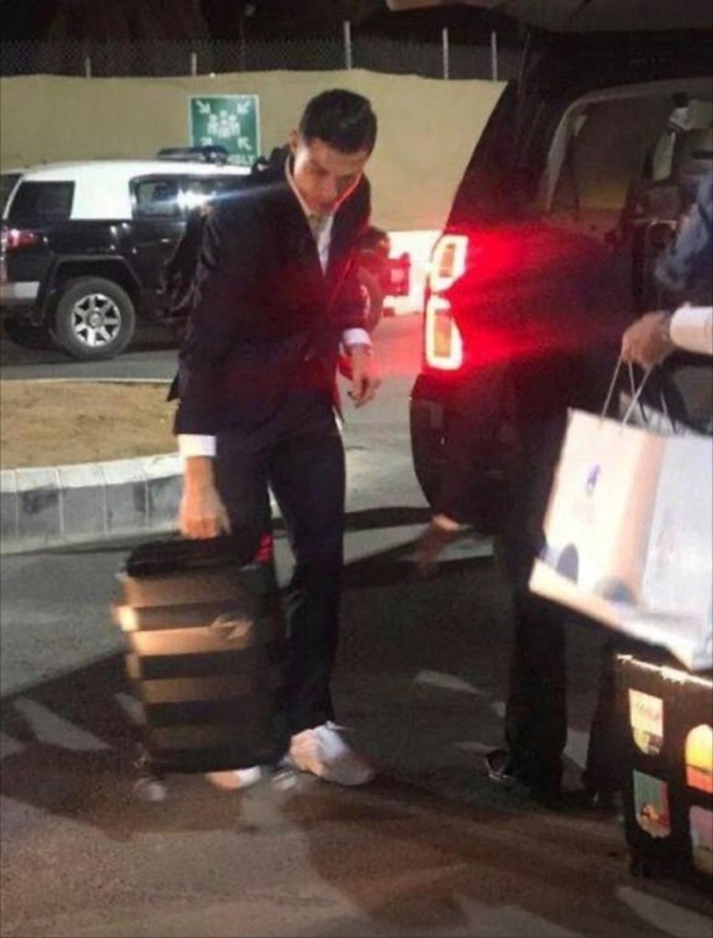 C.Ronaldo có mặt ở Saudi Arabia, sắp nhận mức lương cao kỷ lục - 3 C.Ronaldo có mặt ở Saudi Arabia, sắp nhận mức lương cao kỷ lục - 3