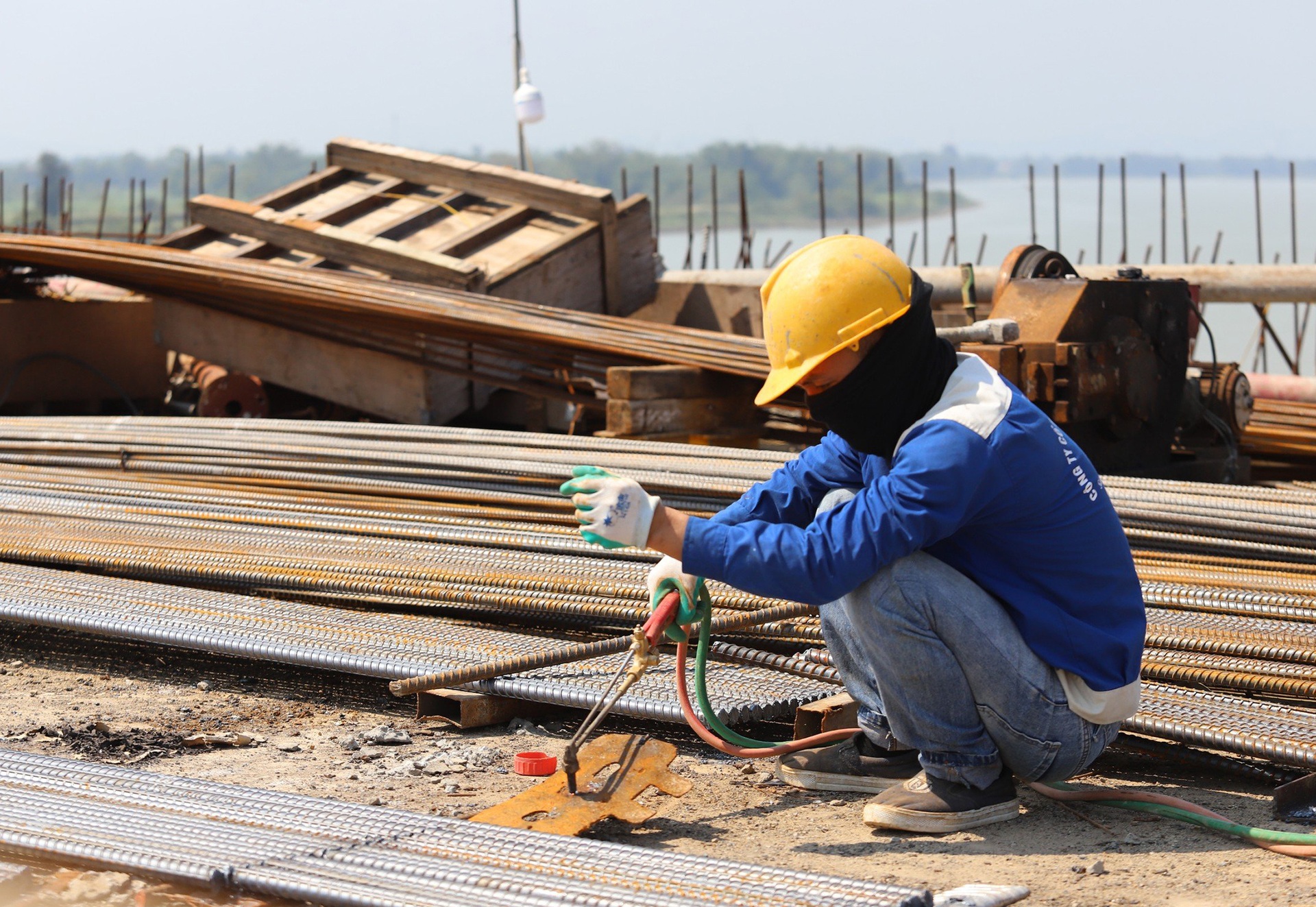Hiện trạng cây cầu 1.200 tỷ đồng, dài nhất cao tốc Bắc - Nam - 6 Hiện trạng cây cầu 1.200 tỷ đồng, dài nhất cao tốc Bắc - Nam - 6