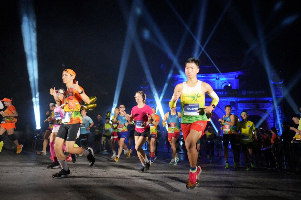 Nguyễn Thị Oanh phá kỷ lục, vô địch giải chạy Trang An Marathon 2023 - 2 Nguyễn Thị Oanh phá kỷ lục, vô địch giải chạy Trang An Marathon 2023 - 2