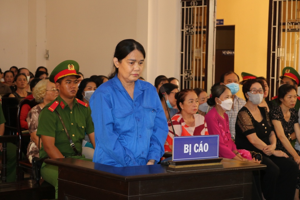 Nữ chủ hụi lừa đảo 160 nạn nhân, chiếm đoạt hơn 35 tỷ đồng - 1 Nữ chủ hụi lừa đảo 160 nạn nhân, chiếm đoạt hơn 35 tỷ đồng - 1