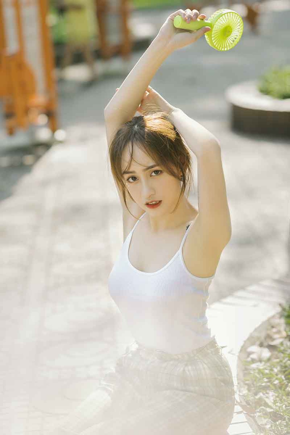Bộ ảnh giản dị của nữ sinh trường Kiến trúc khiến bao chàng trai say lòng - 5 Bộ ảnh giản dị của nữ sinh trường Kiến trúc khiến bao chàng trai say lòng - 5