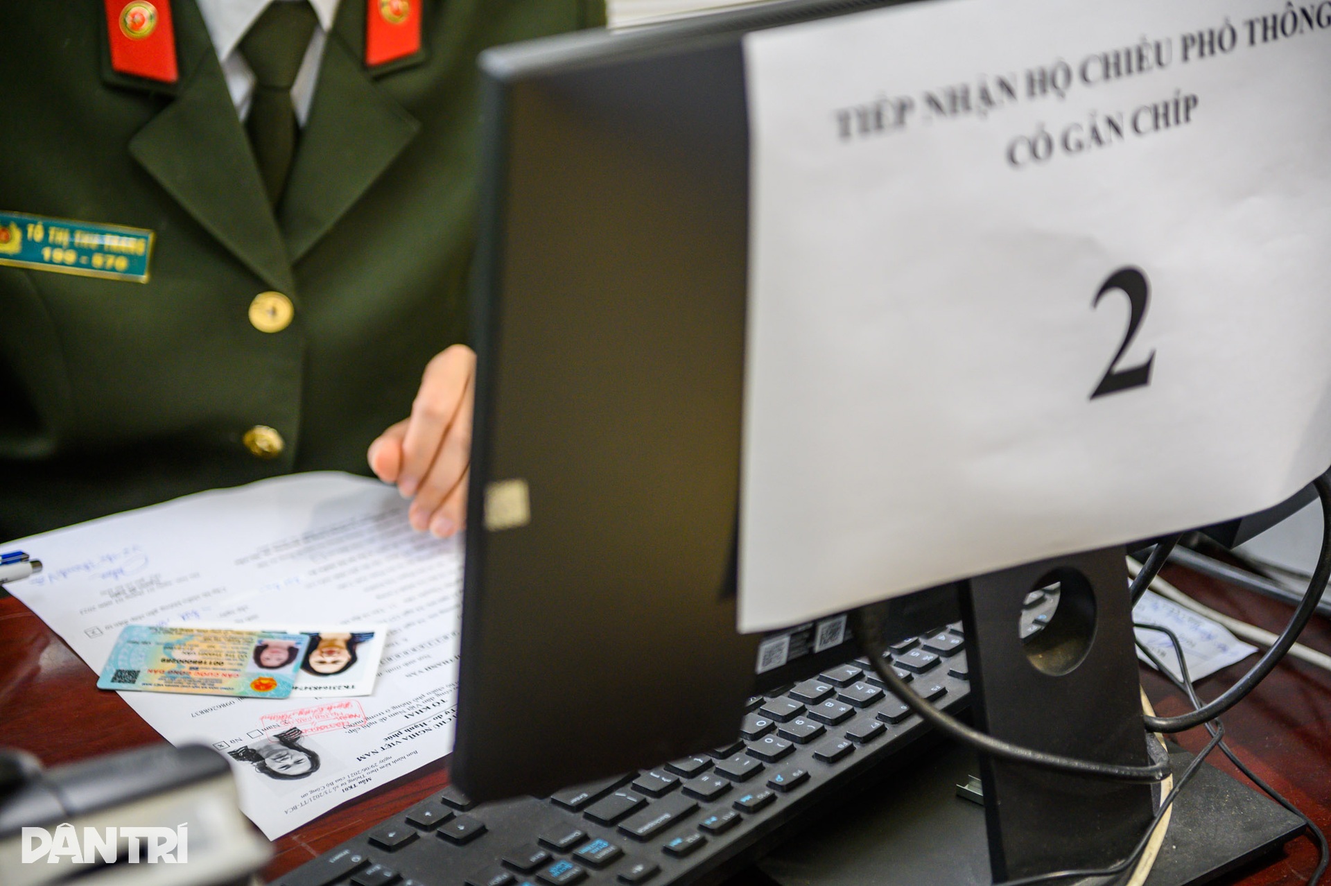Ngày đầu cấp hộ chiếu gắn chip tại Hà Nội - 6 Ngày đầu cấp hộ chiếu gắn chip tại Hà Nội - 6