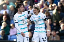 Chelsea thắng ở phút 90, Liverpool hòa thất vọng