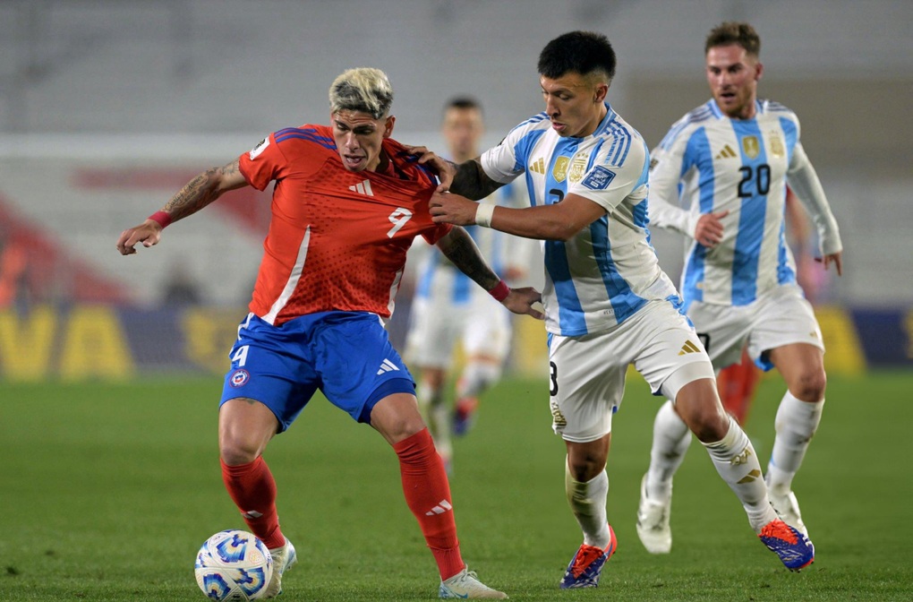 Vắng Messi, Argentina vẫn dễ dàng vùi dập Chile - 1