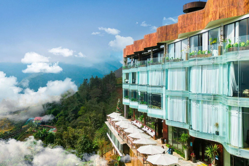 Sa Pa cháy phòng sát lễ 2/9, du khách chật vật tìm chỗ ở - 1 Sa Pa cháy phòng sát lễ 2/9, du khách chật vật tìm chỗ ở - 1