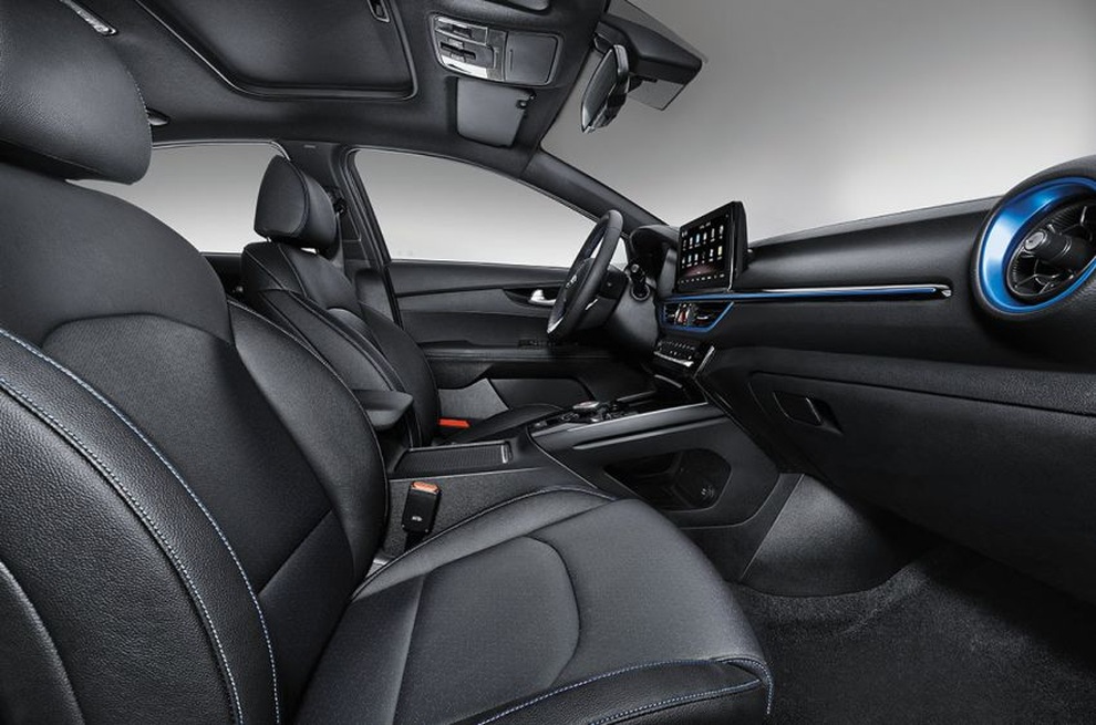 Kia ra mắt Cerato phiên bản chạy điện - 9 Kia ra mắt Cerato phiên bản chạy điện - 9