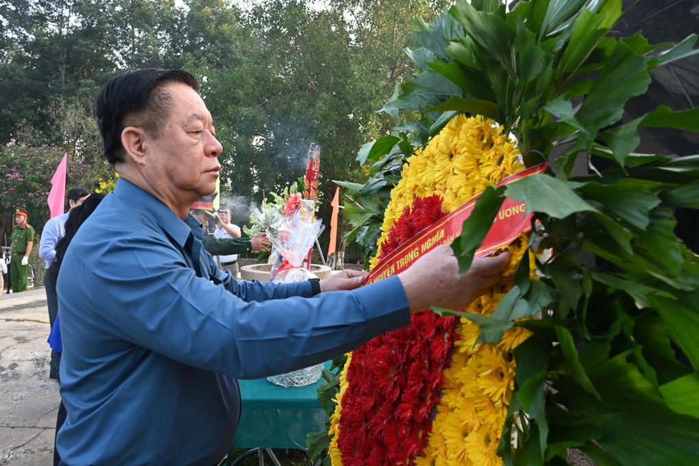 Ông Nguyễn Trọng Nghĩa thăm các điểm di tích quốc gia tại Bình Phước - 1 Ông Nguyễn Trọng Nghĩa thăm các điểm di tích quốc gia tại Bình Phước - 1