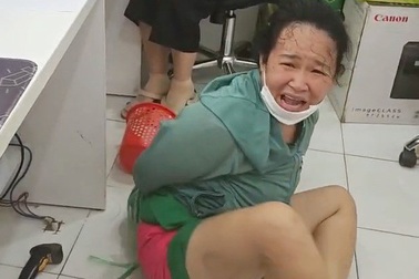 Người phụ nữ kề dao vào cổ nhân viên cửa hàng F88 khai gì?