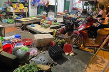 Xe SH lao vào 3 cháu bé bên đường, 2 người tử vong