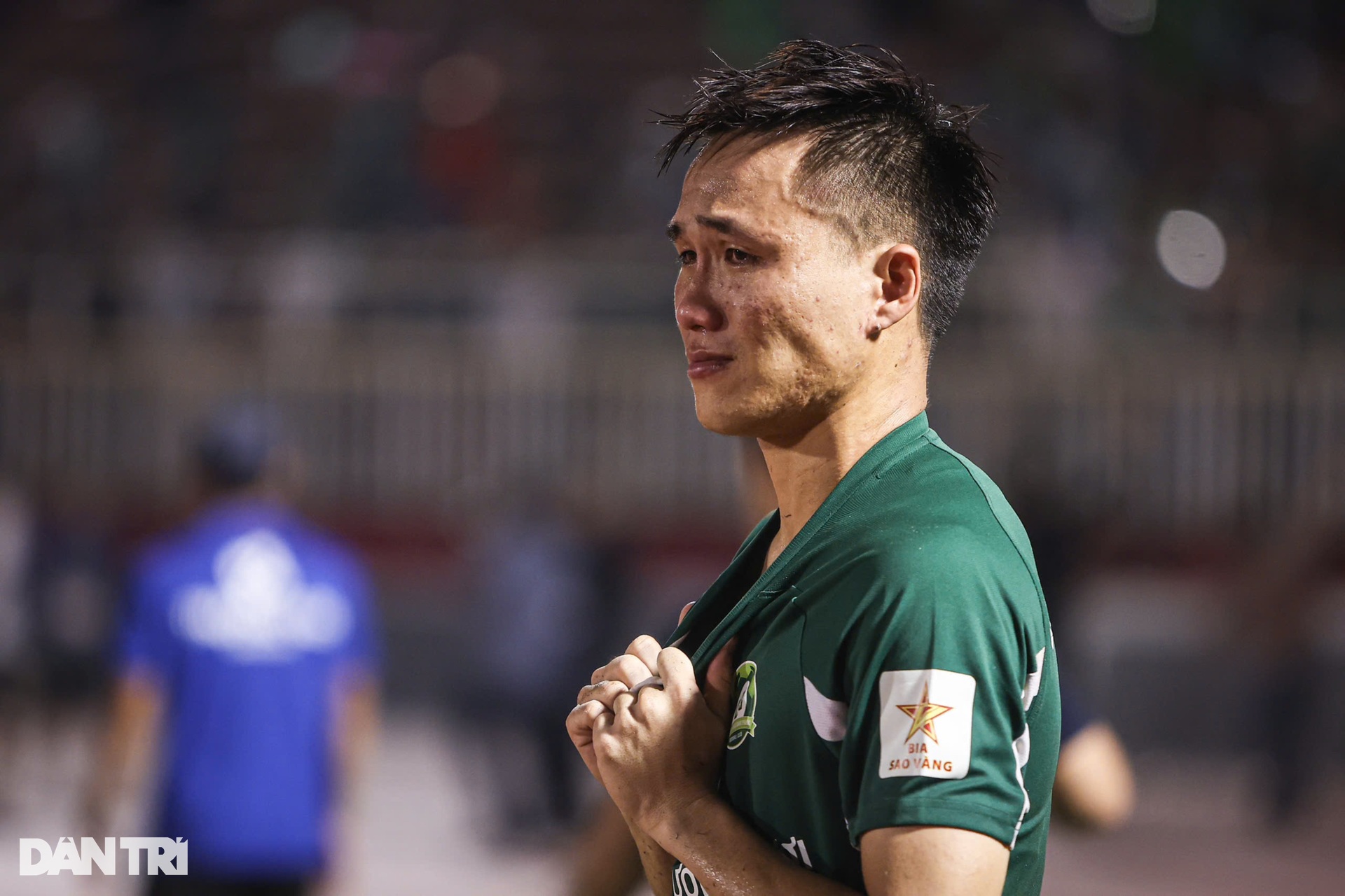 Công Phượng và đồng đội rơi lệ sau khi lỡ chuyến tàu thăng hạng - 1 Công Phượng và đồng đội rơi lệ sau khi lỡ chuyến tàu thăng hạng - 1