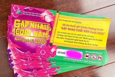 Vé giả “Gặp nhau cuối năm” phiên bản mới rao bán gần 8 triệu/cặp