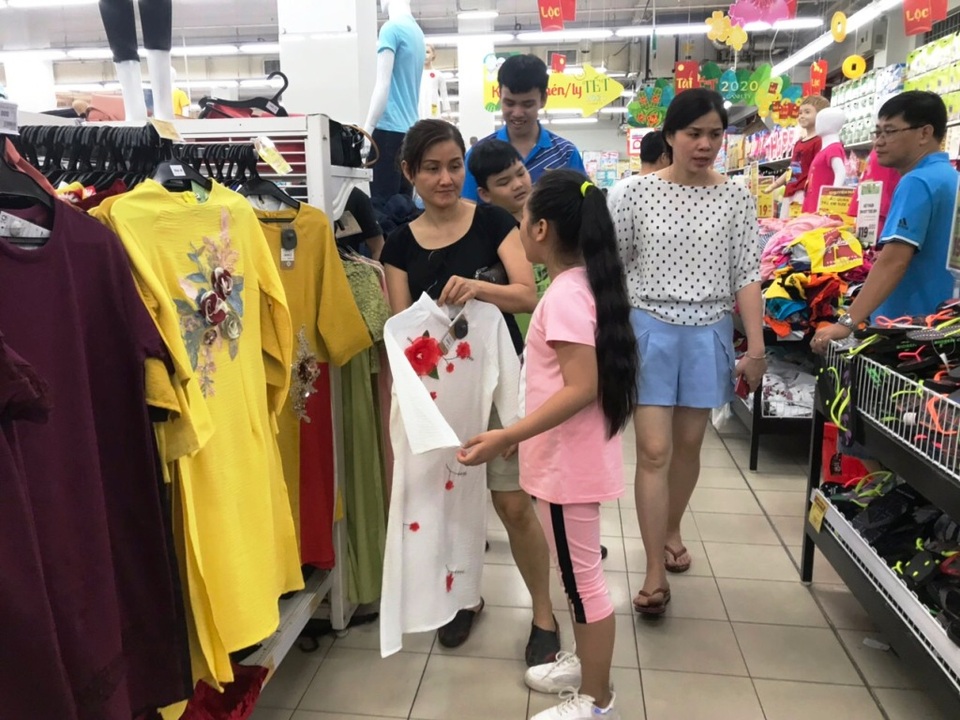 TPHCM: Người dân “rồng rắn” chờ tính tiền ở siêu thị trong ngày cao điểm Tết - 10 TPHCM: Người dân “rồng rắn” chờ tính tiền ở siêu thị trong ngày cao điểm Tết - 10
