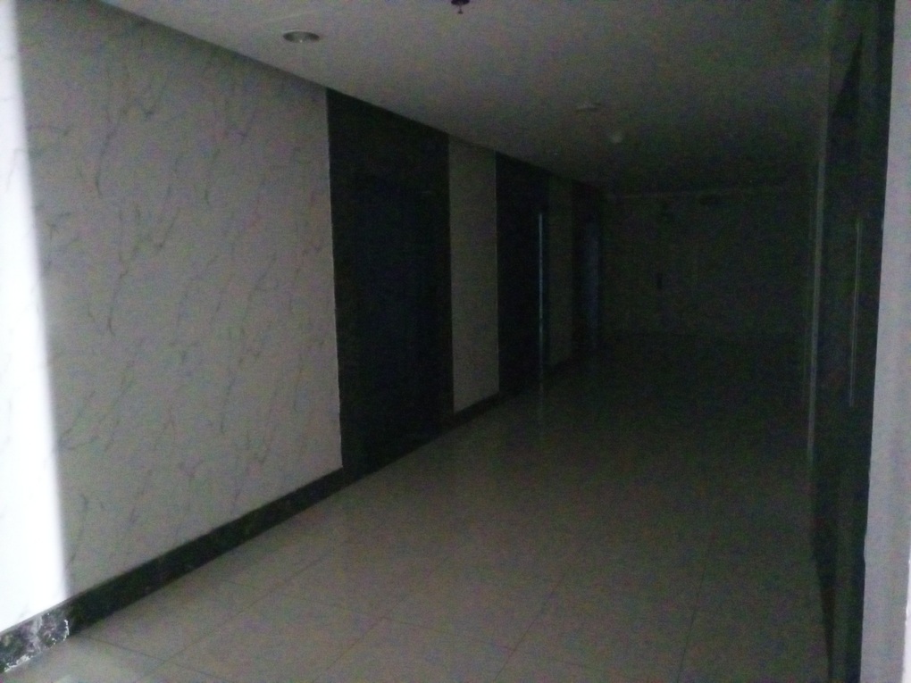 4 lần dừng thang máy vì mất điện ở Hà Nội: Cô gái kể phút mắc kẹt nghẹt thở - 4 4 lần dừng thang máy vì mất điện ở Hà Nội: Cô gái kể phút mắc kẹt nghẹt thở - 4