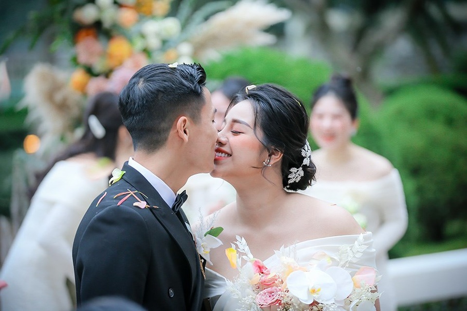 Dàn sao đội tuyển Việt Nam dự lễ cưới Bùi Tiến Dũng tại Hà Nội - 3 Dàn sao đội tuyển Việt Nam dự lễ cưới Bùi Tiến Dũng tại Hà Nội - 3