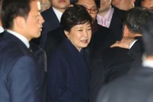 Cựu Tổng thống Hàn Quốc bị thẩm vấn suốt 14 giờ liền