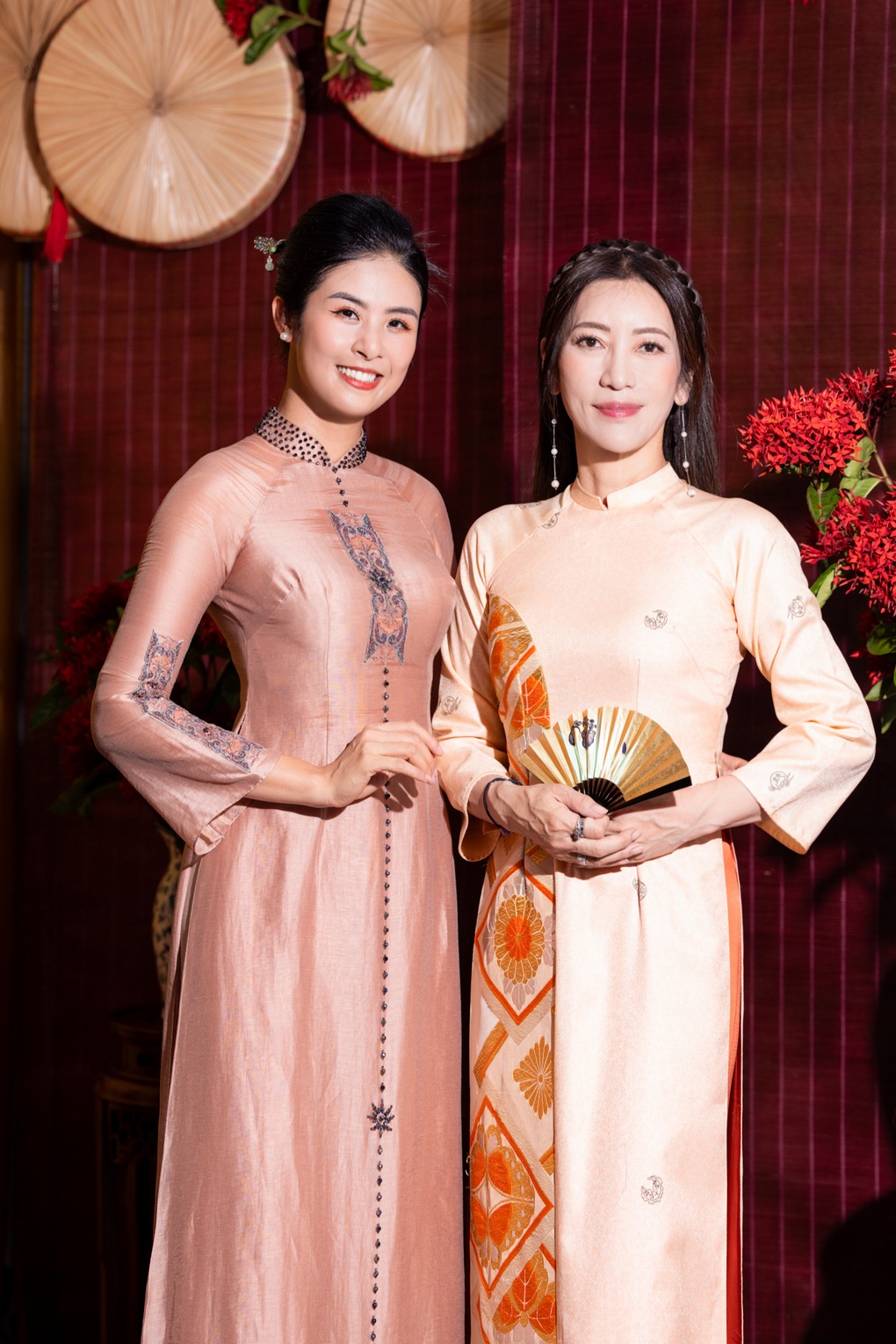 Dàn người mẫu đặc biệt trình diễn áo dài của Hoa hậu Ngọc Hân - 2 Dàn người mẫu đặc biệt trình diễn áo dài của Hoa hậu Ngọc Hân - 2