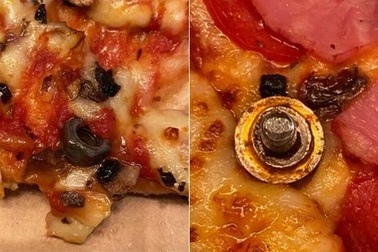 Thực khách kinh hãi khi đang ăn dở Pizza thì phát hiện... đinh vít
