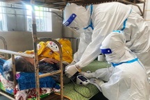 Thêm nhiều y bác sĩ "cầu cứu" vì cận Tết vẫn chưa nhận tiền chống dịch